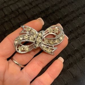 Vintage bow pin
